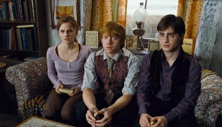 La fama de Harry Potter le trajo problemas a Radcliffe. Aquí junto a sus compañeros de reparto Emma Watson y Rupert Grint quienes interpretan a Hermione y Ron respectivamente.